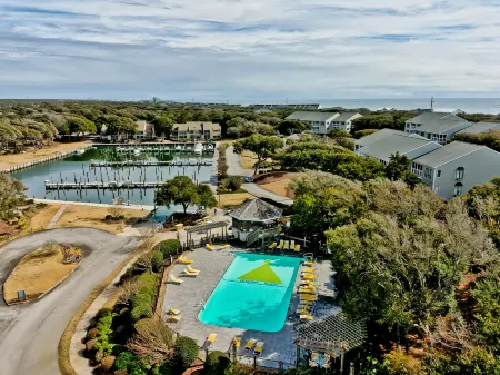 Stunning Oceanfront Retreat - Waterfront, Deck, Pool, Wifi