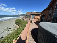 Oceanfront Cabin 9 with Jacuzzi &  Awesome Views Hotels in Smith River