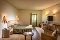 Silva Beach Hotel - parking