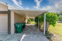 Screened Porch with Canal View and Games - Charming Vintage Oasis