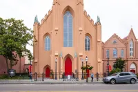 Historic Downtown - Steps from King Street!