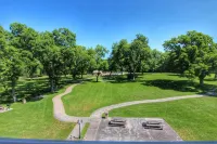 Riverfront Oasis with Two Balconies and Pools - Stunning Retreat