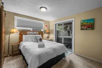 Private Hot Tub and Kids Foosball Table - Charming Tranquil Retreat Hotels in Sunriver
