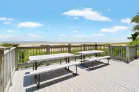 Pools, Tennis Courts and Scenic Balcony Views - Charming Coastal Getaway