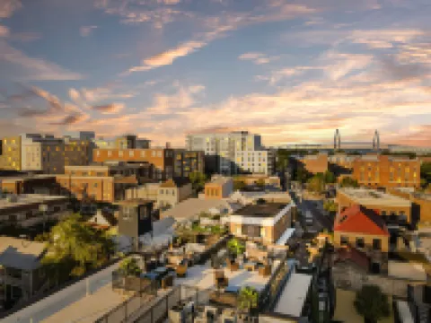 Rooftop Access and Relaxing Amenities - Modern Family Haven