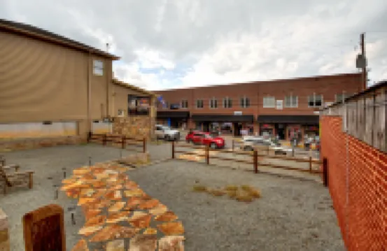 Charming Suite with Electric Fireplace and Cozy Ambiance - Inviting Retreat