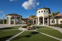 Private Pool and Access to Premier Resort Features - Elegant Oasis