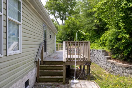 Poe's Paradise Отели в г. Эмералд Айл