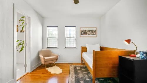 Private Backyard, Hot Tub and Modern Kitchen Amenities - Gorgeous Oasis