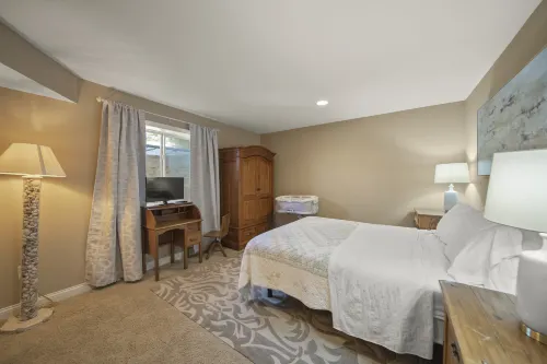 Stunning Retreat - Fireplace, Waterfront, Yard, Boating