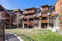 Mountain Views and Outdoor Hot Tubs - Spacious Alpine Escape