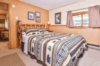 Serene Retreat- Lakefront, Fireplace, Deck, Snowmobiling St. Germain住宿飯店