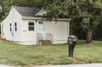 One-Acre Hideaway | Cozy Retreat with Fire Pit Hotels in Severn