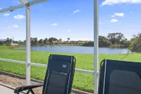 Private Pool and Expansive Backyard Retreat - Charming Oasis Hotel di Cape Coral