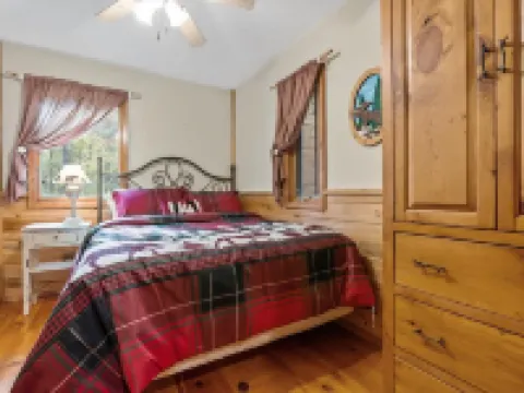 Direct Lake Access and Outdoor Fire Pit - Charming Secluded Oasis Hotels in Crosslake