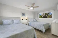 Stunning Coastal Cottage with Free Bikes & High Def Wifi Hotels in Sanibel