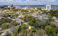 Boho getaway - walkable to downtown Fort Myers! - Condos