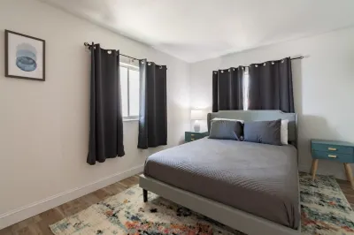 Modern Condo with Pool and Gourmet Kitchen - Charming Coastal Retreat