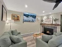 Private Balcony and Communal Pool - Charming Spacious Retreat Hotels in Mendon