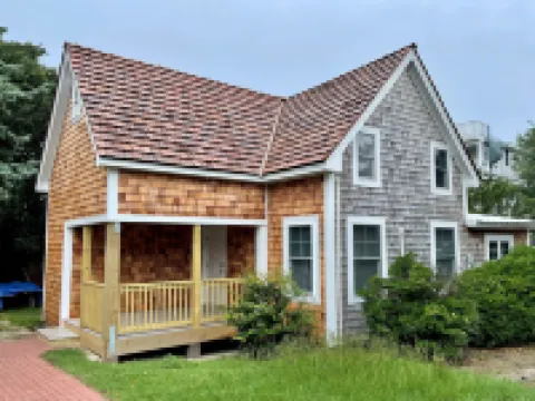 Charming Island Cottage with Harbor Access - Inviting Historic Retreat