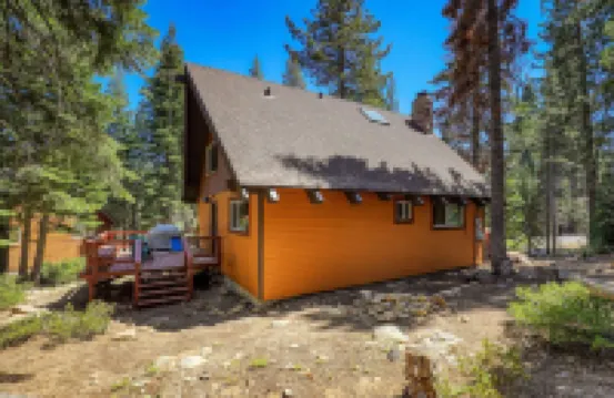 Charming Cabin with Deck and Community Pool - Cozy Mountain Retreat Hotels in Homewood