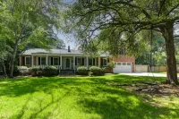 Private Pool and Pool House Retreat Minutes from Columbia - Stunning Oasis Hotel a Forest Acres