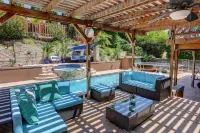 Luxurious Oasis with Inviting Pool and Family Entertainment - Stunning Getaway