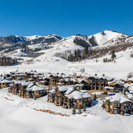 Free Mountain Bikes! on Canyons Golf Course with Hot Tub, Multiple Balconies and BBQ Grill