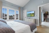 Scenic Golf Views and Community Pool Access - Charming Retreat Hotels in Horry County