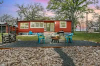 Full Kitchen and Fire-Pit Oasis - Rustic Charming Retreat Hotels near Enchanted Rock State Natural Area
