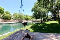 Stunning River Views and Cozy Comfort - Idyllic Vacation Haven