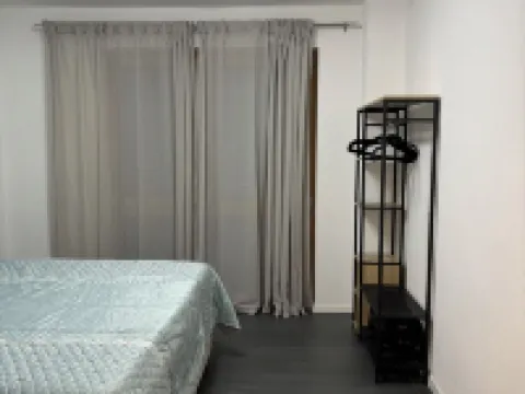 Moderne Ferienwohnung, Platz für 6 Gäste - 2 Schlaf-/ Wohn-/badezimmer, Terrasse Hoteles en Singen