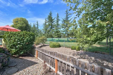 Stylish Single Level Wine Escape Отели рядом с достопримечательностью «Уэстсайд Бисикл / Педестриан Гринуэй»