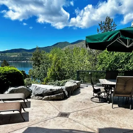Vacation Family Home. 180 View of Beautiful Lake Chelan. Private Backyard.