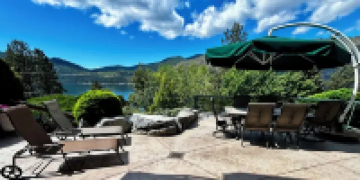 Vacation Family Home. 180 View of Beautiful Lake Chelan. Private Backyard.
