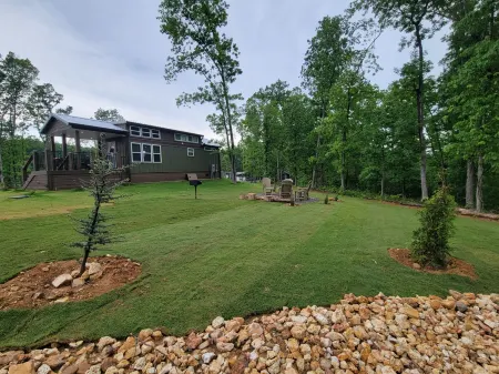 Tranquil Forest View and Firepit Retreat - Charming Cozy Haven Отели в г. Стьюарт