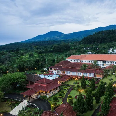 Royal Hotel and Villas Trawas Hotels near Outbound Pacet
