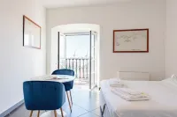 Sea View Apartment Next to Acquarium