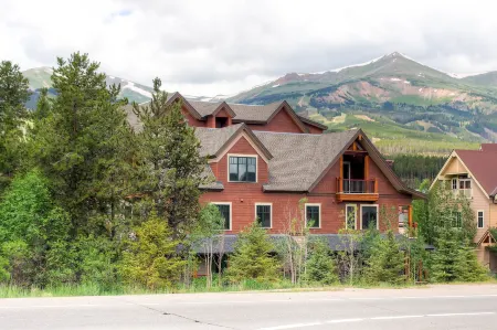 Water House on Main Street by to Отели рядом с достопримечательностью «Riverwalk Center at Breckenridge»
