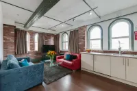 Base Serviced Apartments - Sir Thomas Street - balcony