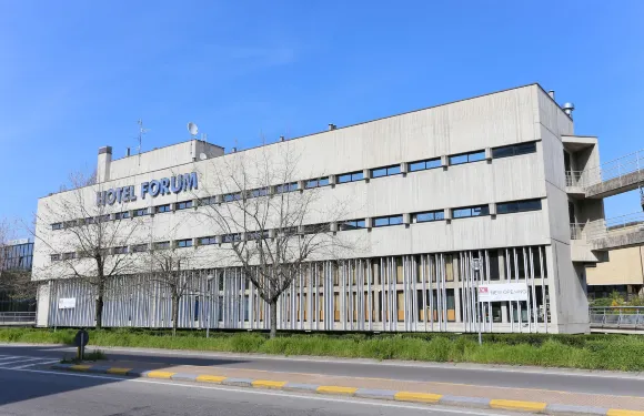 論壇酒店