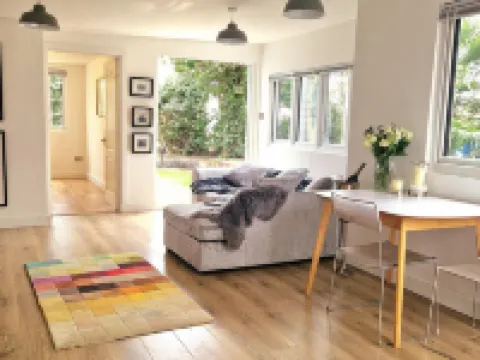 1 Bed Cottage-Museum View-Garden-Free Parking Hotels in Weybridge