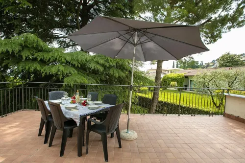 Villa Alberti 900m from Garda Lake