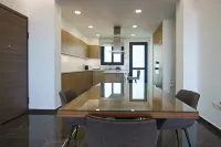 Phaedrus Living: Sea View Anna Residence 302