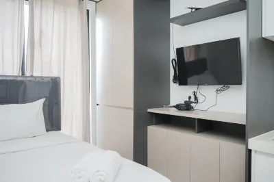 Sky House BSD公寓內設備齊全，設計整潔的工作室 Cisauk住宿飯店
