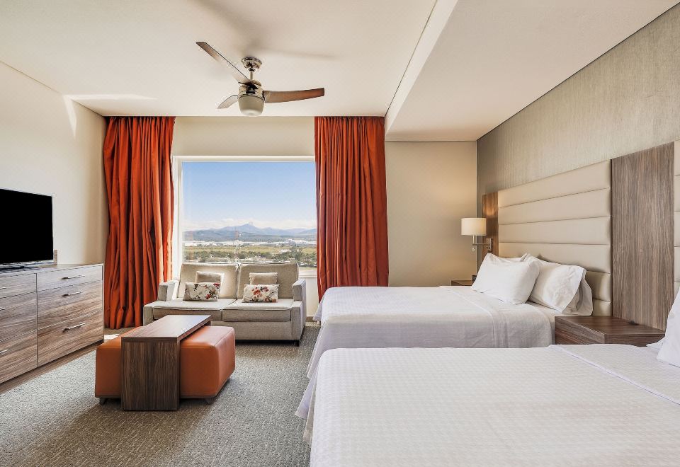 Fiesta Inn Suites Aeropuerto del Bajío - Housity