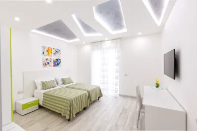 SorrentoVibes - New & Stylish Two Bedroom Apartment with Balconies