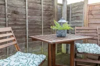Beautifully Designed 3 Bed House - in Manchester Hotels in Hyde