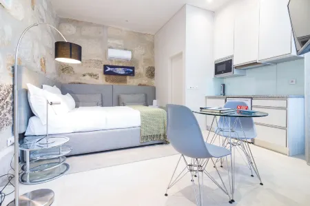 Oporto Near Apartments Отели рядом с достопримечательностью «Palacete do Barão de Nova Sintra»