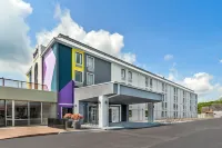 Spark by Hilton Knoxville North I-75 Hotels near Clinton Plaza